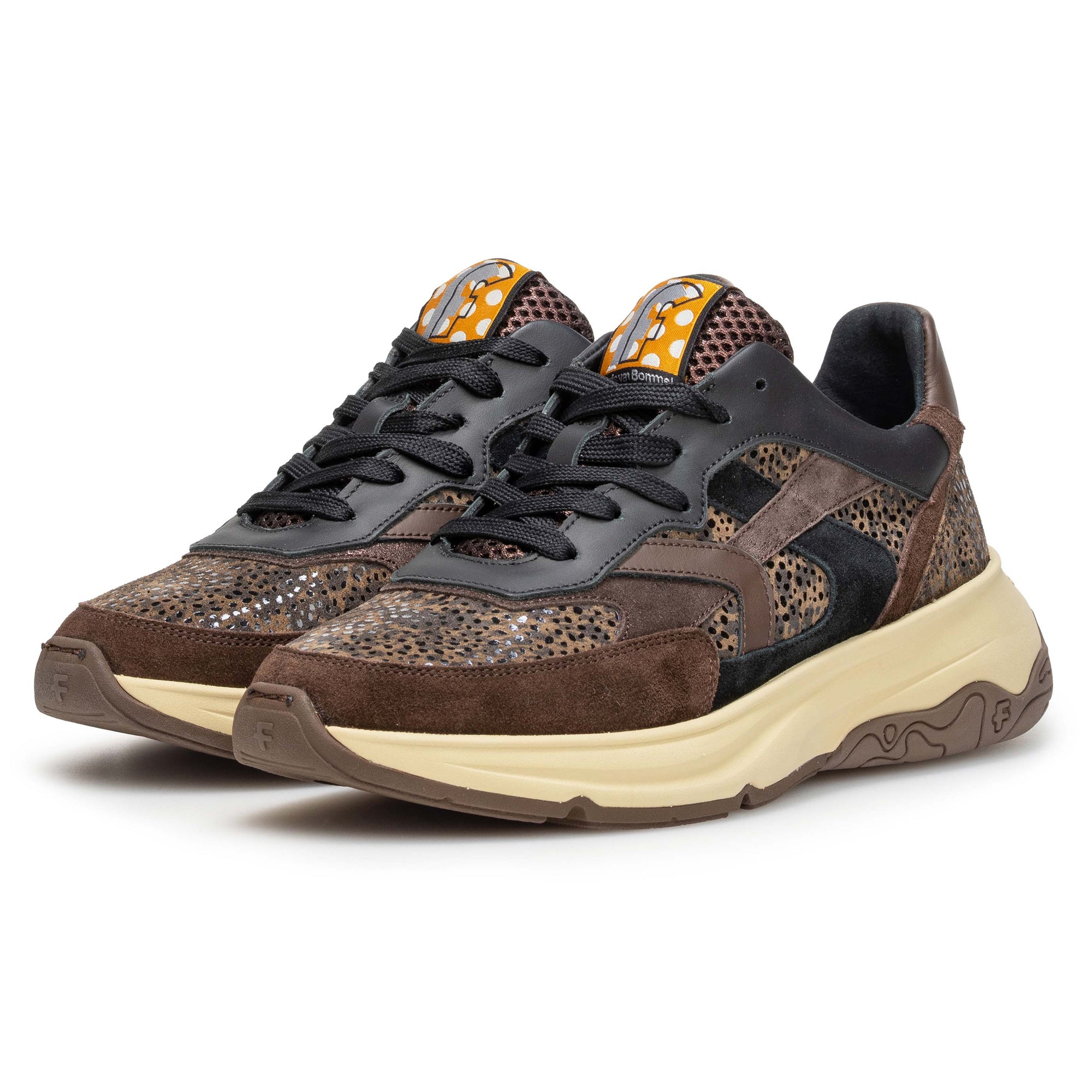 FlorisvanBommelHolli0101Browncombi__1