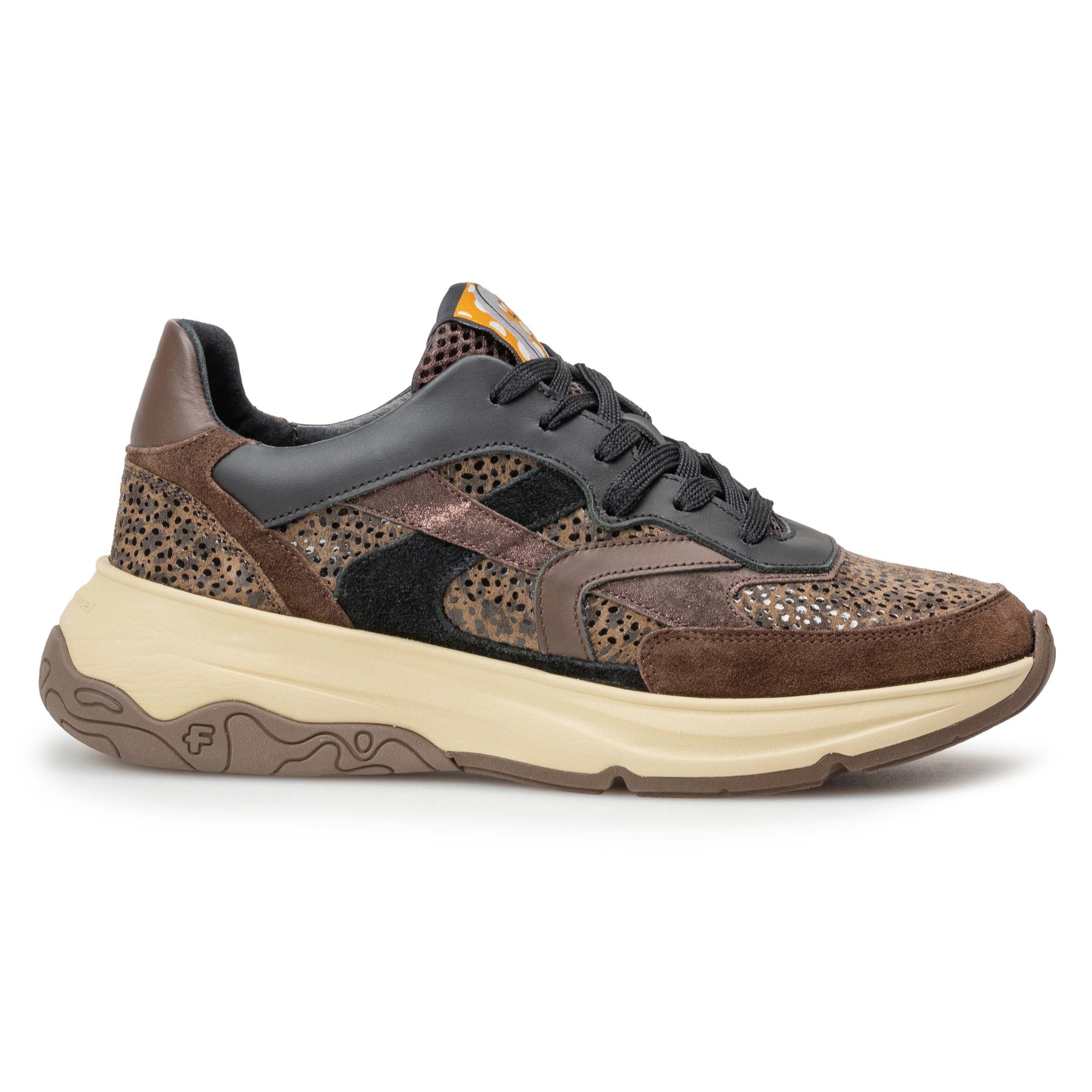FlorisvanBommelHolli0101Browncombi__2